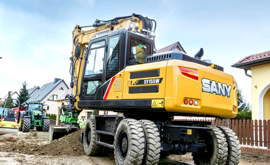 pelle pneus 15 tonnes