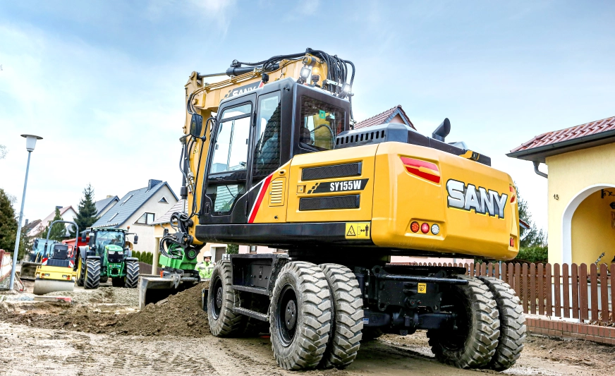 pelle pneus 15 tonnes